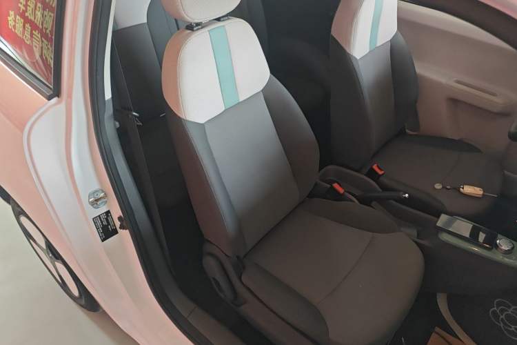 Used CHANGAN NEVO Lumin 2022 155 km – Refreshingly Sweet Edition Right Front Seat