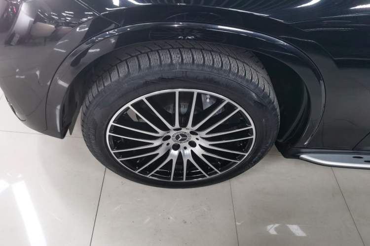 Used Mercedes-Benz GLC 2023 GLC 300 L 4MATIC Luxury 7-Seater Exterior 4