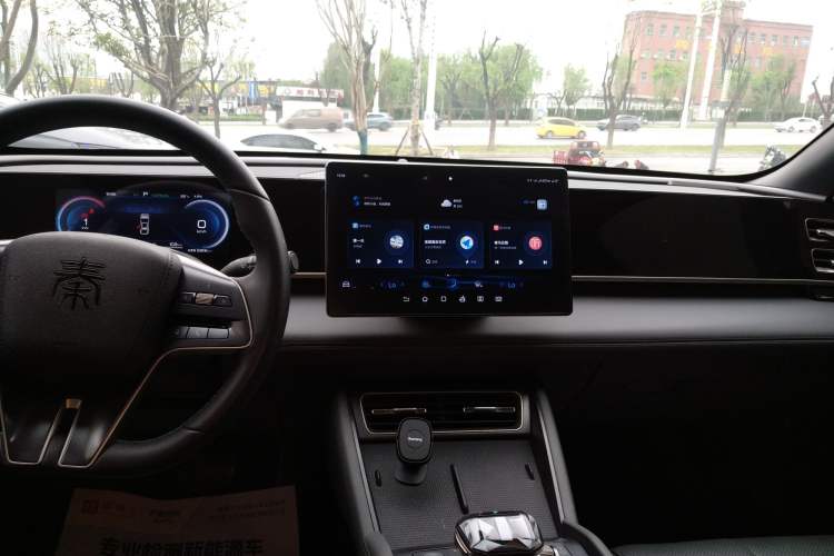 Used BYD Qin L 2024 DM-i 80KM Beyond Model Audio And AC Panel