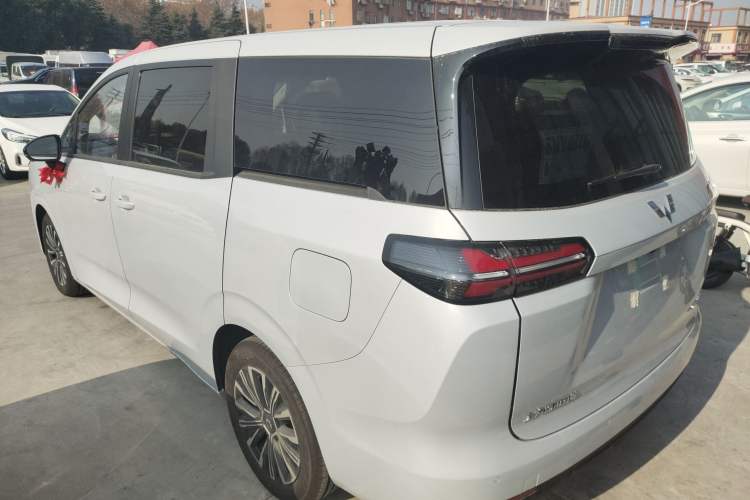 Used Wuling Wuling Starlight 730 2025 Model Plug-in Hybrid 125km Luxury Edition

