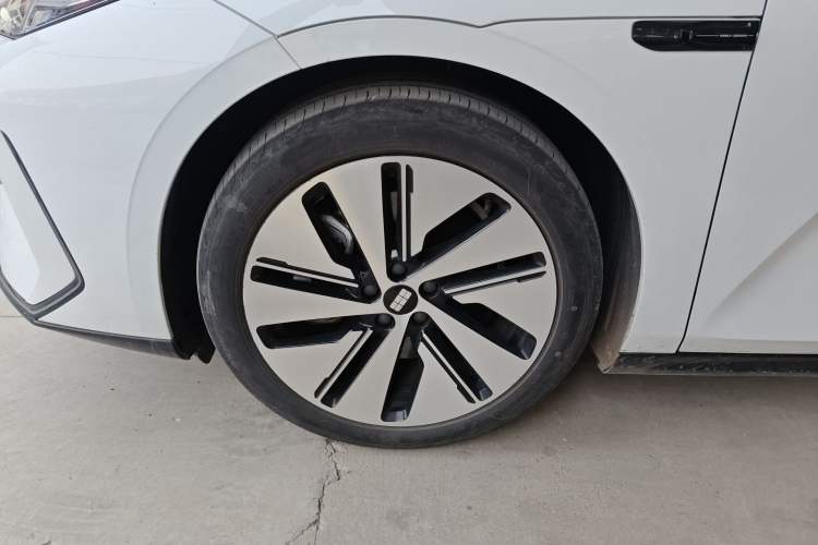 Used Geely Galaxy E8 2024 550 km Range Rear-Drive MAX