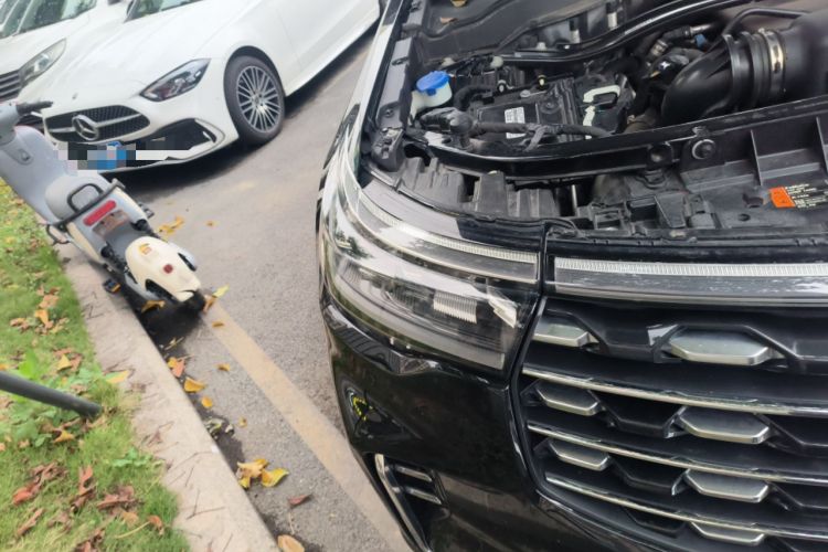 Used Ford Explorer 2023 EcoBoost 285 Four-Wheel Drive Titanium Edition 6 Seats