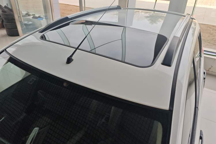 Used Venucia R50X 2015 1.6L Manual Luxury Edition