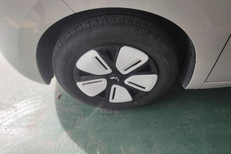 Used Wuling Hongguang MINIEV 2025 Four-Door Version Zhenxiang+ Edition Left Front Wheel Hub