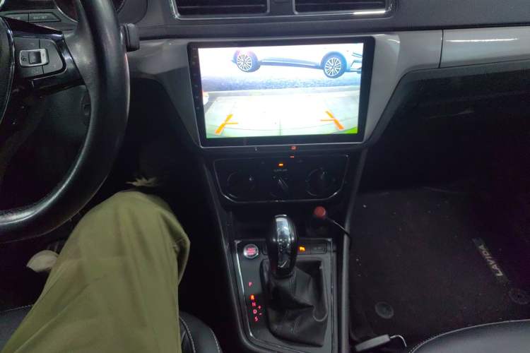 Used Volkswagen Lavida 2017 1.6L Automatic Comfort Edition Audio And AC Panel