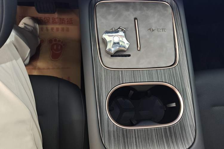 Used Dongfeng eπ eπ008 2024 636Max All-Electric Version 6 Seats Gear Lever