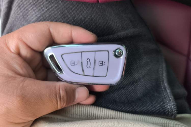 Used Chevrolet Cruze 2018 Hatchback 320 Automatic Pioneer Sunroof Edition Vehicle Key