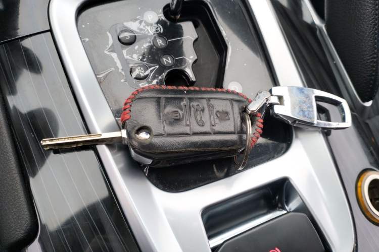 Used Peugeot 3008 2015 2.0L Automatic Classic Edition
