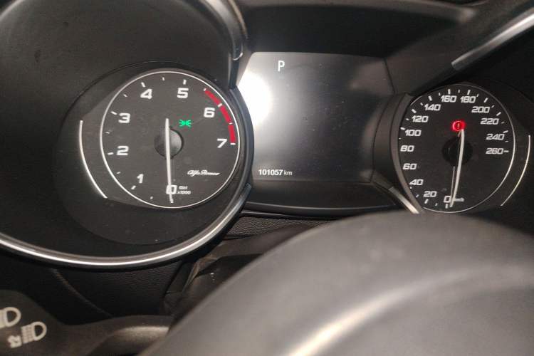 Used Alfa Romeo Stelvio 2017 2.0T 200HP Luxury Edition Odometer Close Up