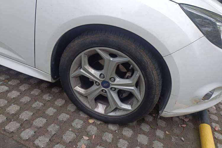 Used Ford Focus 2012 Hatchback 2.0L Automatic Luxury Sport Model Right Front Wheel Hub