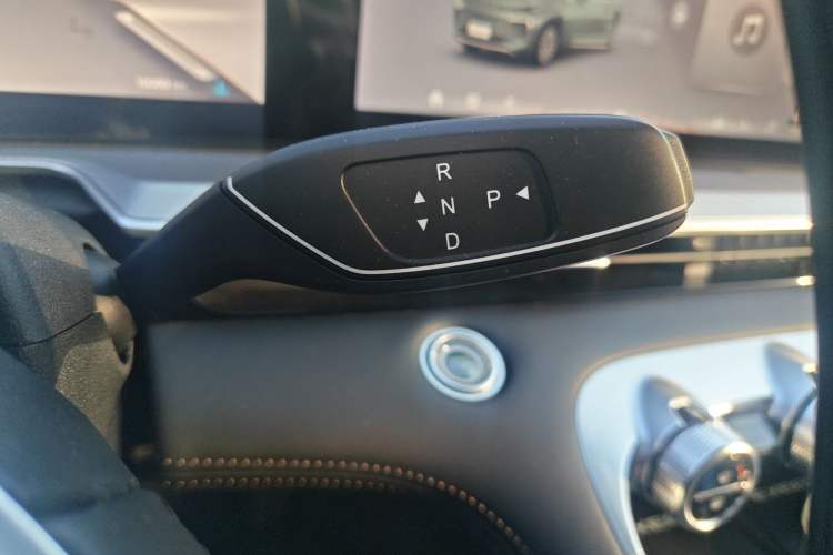 Used EXEED Lingyun 2024 300T Two-Wheel Drive Starlight Edition Gear Lever