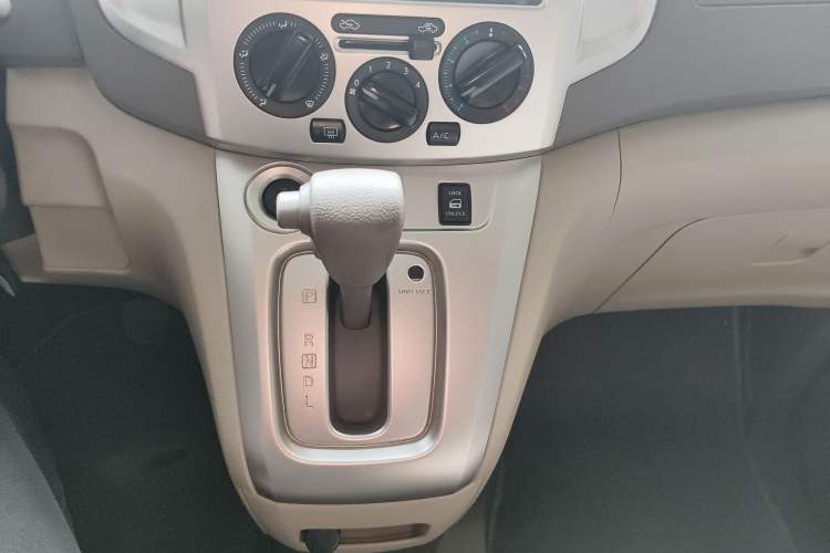 Used Nissan NV200 2016 Revised Version 1.6L CVT Luxury Edition
