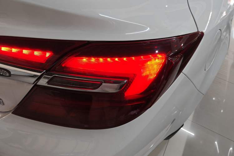 Used Buick Regal 2015 2.0L Leading Fashion Edition