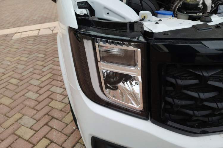 Used JMC Fushun 2023 2.0T Automatic Mid-Range Mid-Roof Commercial Multi-Purpose 6-Seater Passenger Vehicle
