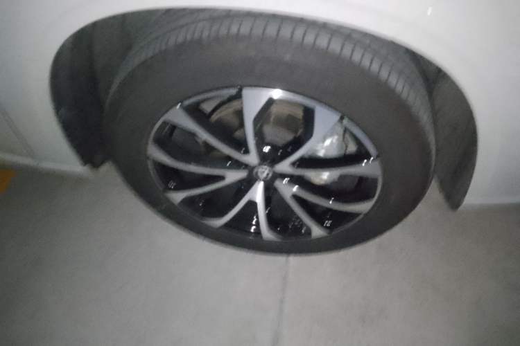 Used CHANGAN UNI-Z New Energy 2024 Blue Whale Smart Electric iDD 125km Beyond Edition Right Front Wheel Hub