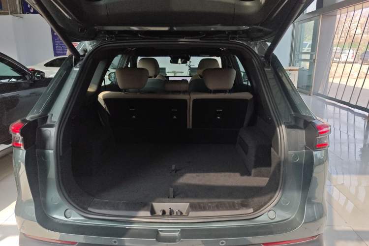 Used Chery Tiggo 8 PLUS 2025 290TGDI DCT Prestige 5-Seater
