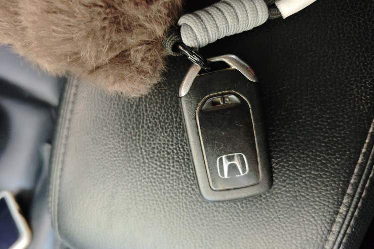 Used Honda CR-V 2015 2.4L two-wheel drive luxury version Vehicle Key