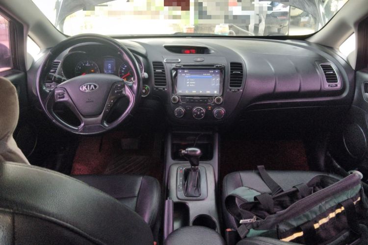 Used Kia K3 2013 1.6L Automatic GLS Center Console