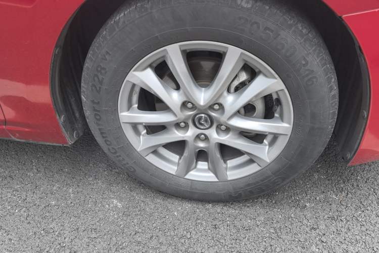 Used Mazda 3 Axela 2017 Sedan 1.5L Automatic Comfort Model Emission Standard China V Right Front Wheel Hub