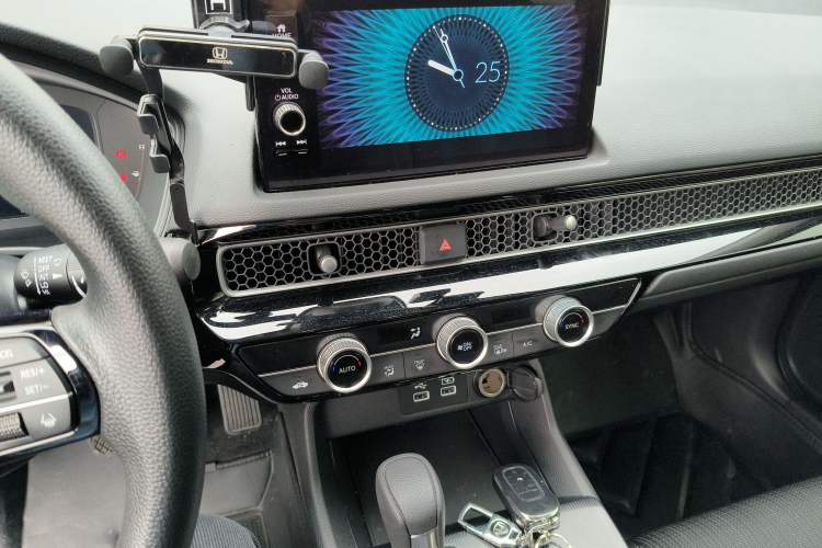 Used Honda Civic 2023 240TURBO CVT Dynamic · Center Stage Special Edition