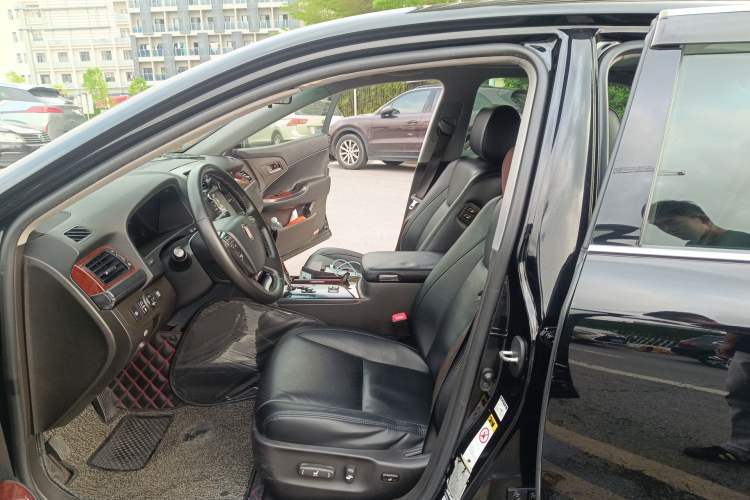 Used Toyota Crown 2011 2.5L Royal Special Edition with Leather and Sunroof Left Front Seat