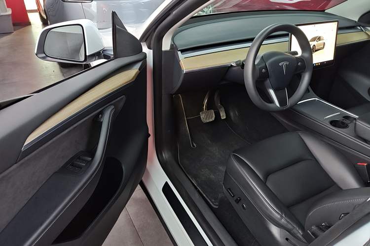 Used Tesla Model Y 2022 Rear-Wheel-Drive Version