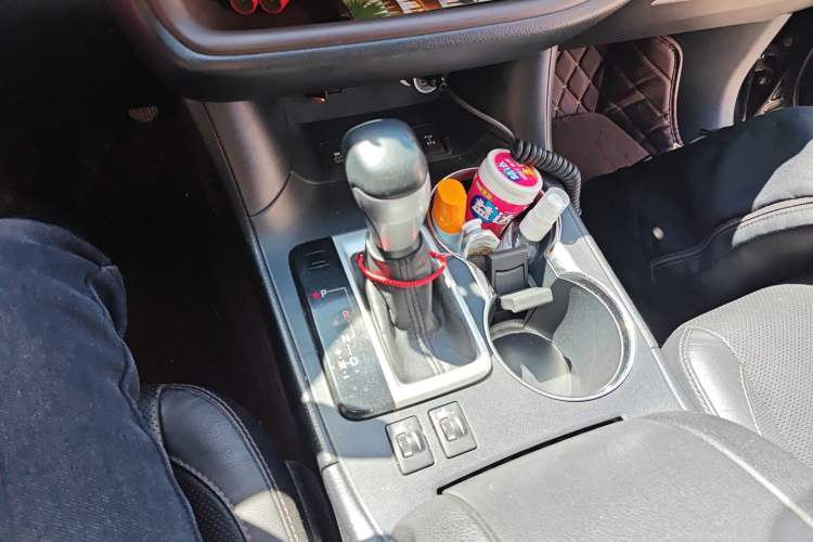 Used Toyota Highlander 2015 2.0T Four-Wheel Drive Luxury Edition 7-Seater Gear Lever