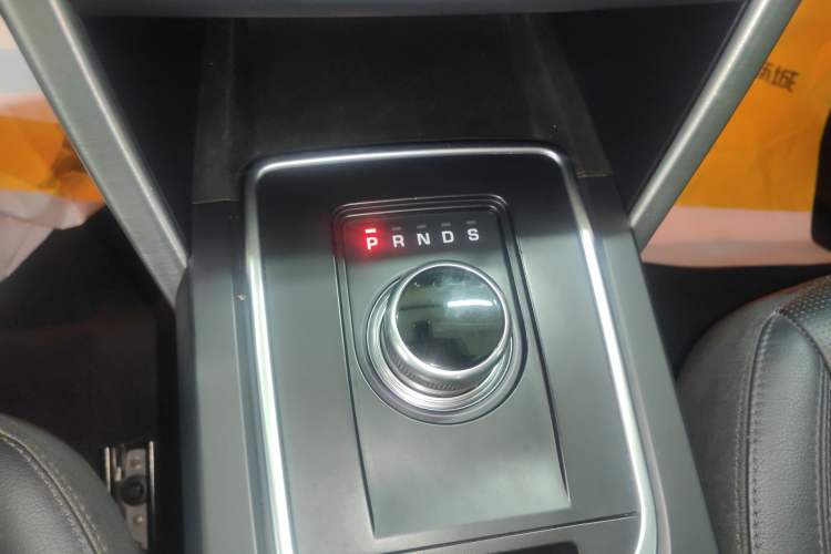 Used Land Rover Discovery Sport 2017 2.0T SE Gear Lever