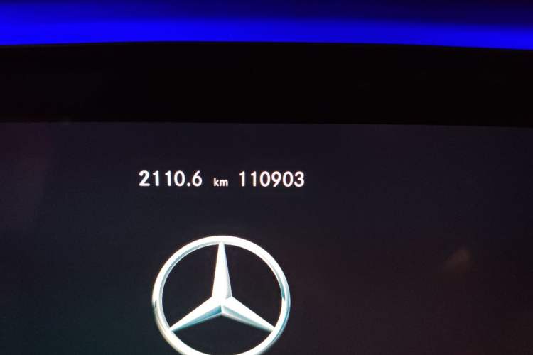 Used Mercedes-Benz E-Class 2020 E 260 L Odometer Close Up