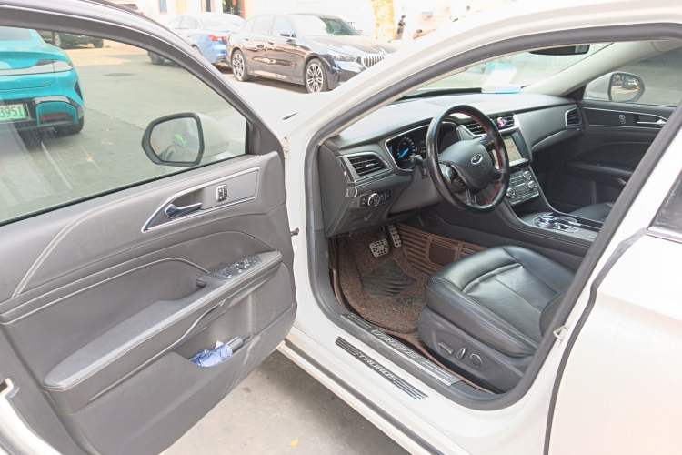 Used Ford Taurus 2017 EcoBoost 245 Fashion Edition Driver Seat