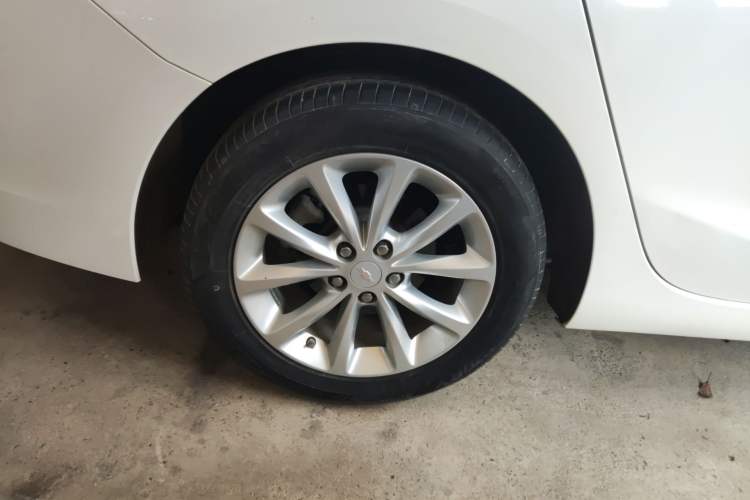 Used Chevrolet Cruze 2017 1.5L Manual Pioneer Edition Right Rear Wheel Hub