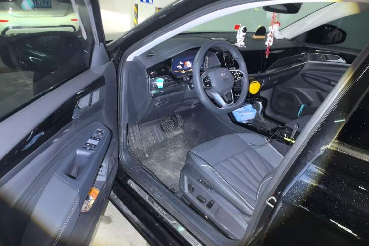 Used Volkswagen Passat 2024 330TSI Starry Elite Edition Driver Seat