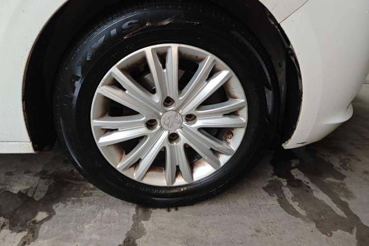 Used Peugeot 301 2014 1.6L Manual Comfort Edition Right Front Wheel Hub