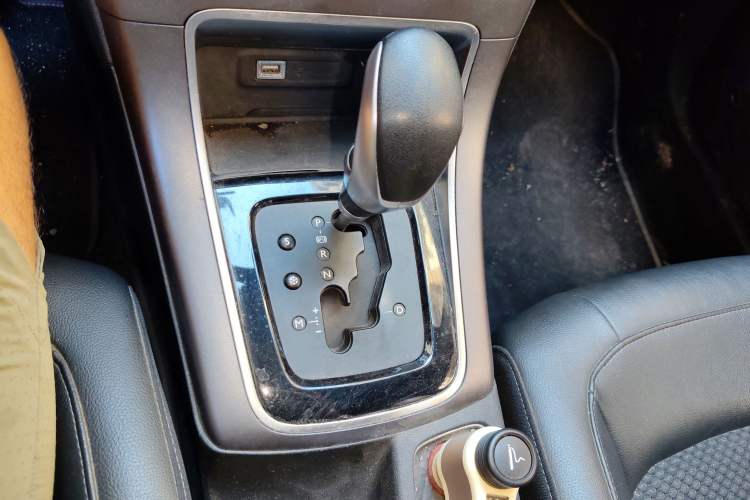 Used Citroen C4 Sega 2016 1.6L Automatic Luxury Model Gear Lever