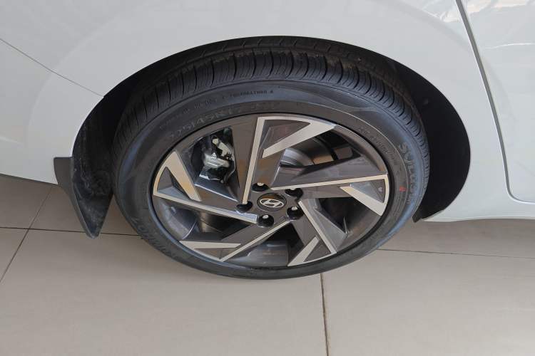 Used Hyundai Elantra 2023 1.5L CVT GLX Elite Edition Exterior 5