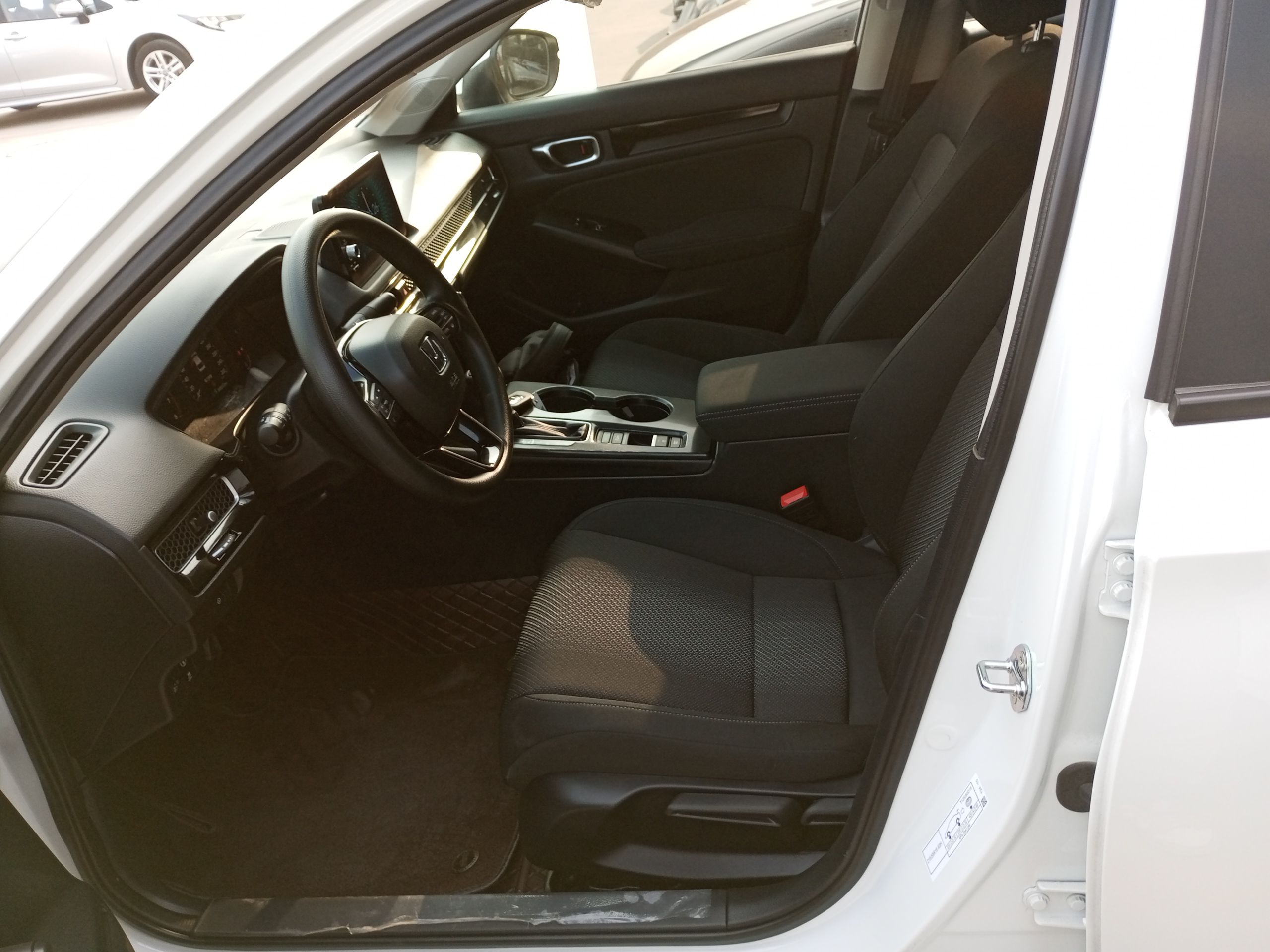 Переднее сиденье в автомобиле