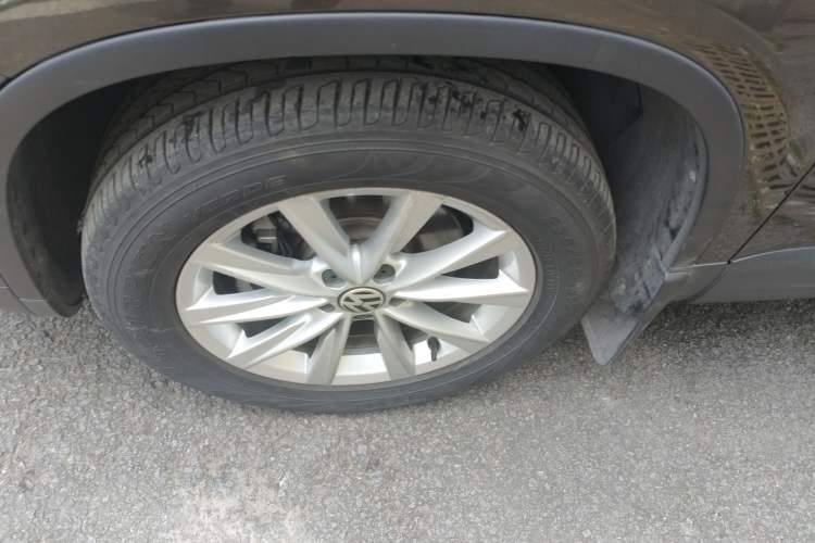 Used Volkswagen Tiguan 2015 1.8TSI Automatic All-Wheel Drive Comfort Edition Left Front Wheel Hub