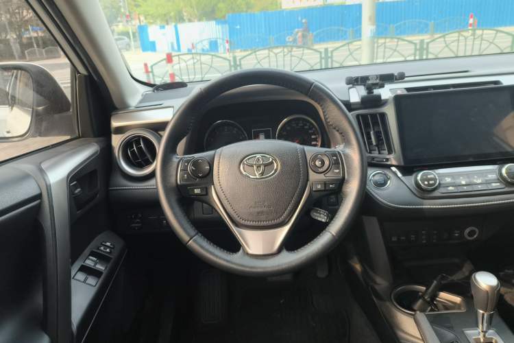 Used Toyota RAV4 2018 2.5L Automatic 4x4 Elite i Edition Steering Wheel