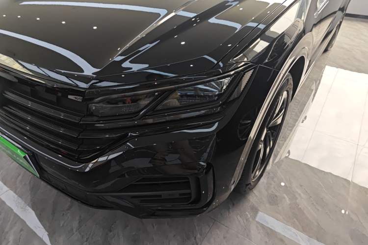 Used Volkswagen Touareg 2021 3.0 TSI Luxury Edition Black Diamond Sport Package
