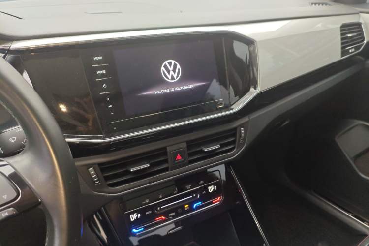 Used Volkswagen Tayron 2020 330TSI Two-Wheel Drive Luxury Smart Connectivity Version Audio And AC Panel