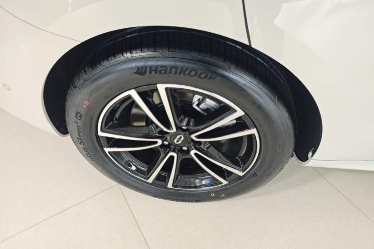 Used Hima AITO M5 2025 Extended-Range Ultra Rear-Wheel-Drive Version Right Rear Wheel Hub