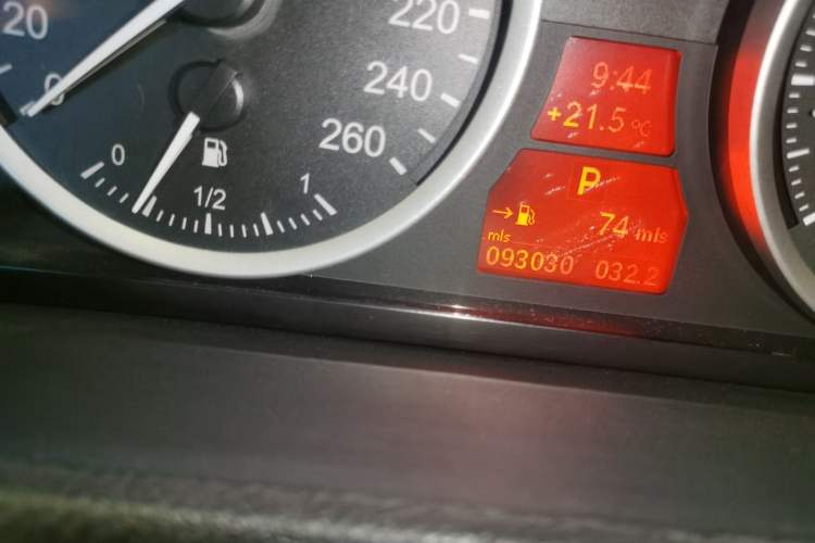 Used BMW X6 2012 xDrive35i Odometer Close Up