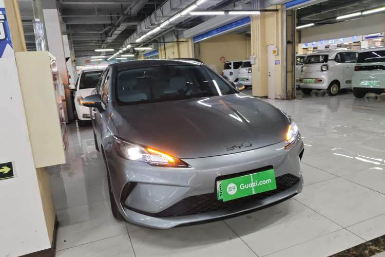 Used BYD Seal 05 DM-i 2025 DM-i Smart Drive 55KM Luxury Model Front Right 45 Deg