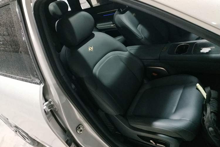 Used Dongfeng eπ eπ008 2024 210Max Range-Extended Version 6 Seats
