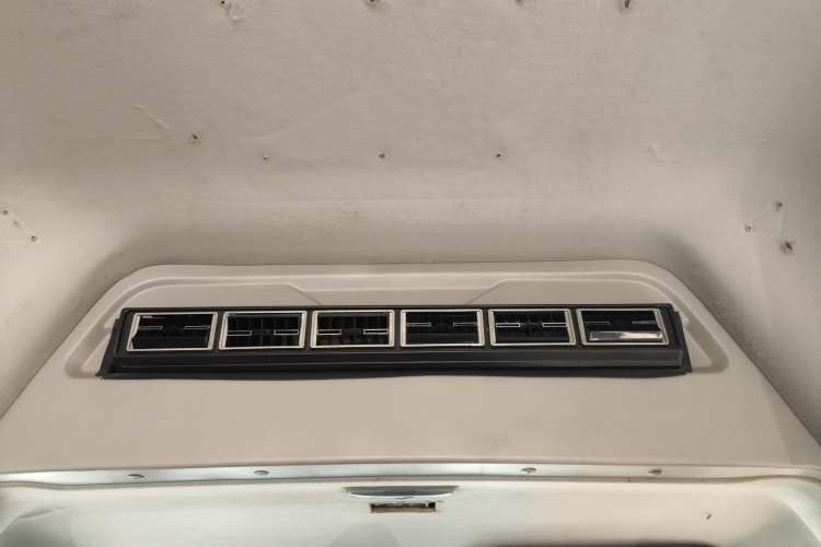 Used Ford Transit 2017 2.0T Diesel Multi-Function Commercial Vehicle Mid-Drive Mid-Roof China V Standard
