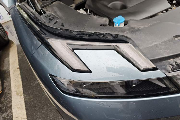 Used Lynk & Co 08 EM-P 2025 220 km All-Wheel-Drive Performance Halo