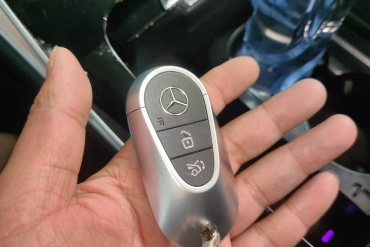 Used Mercedes-Benz C-Class 2023 Restyled C 260 L Sport Edition Vehicle Key