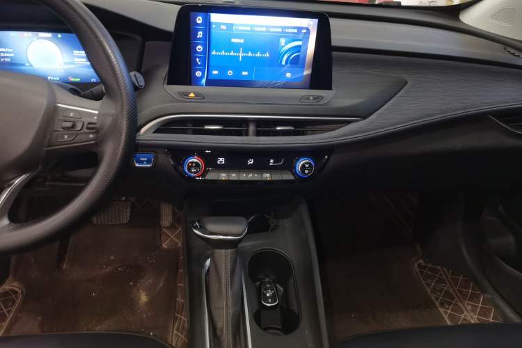 Used Buick Velite 6 2024 450km Range Commuter Version
