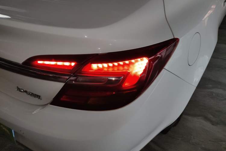 Used Buick Regal 2015 2.0L Leading Fashion Edition
