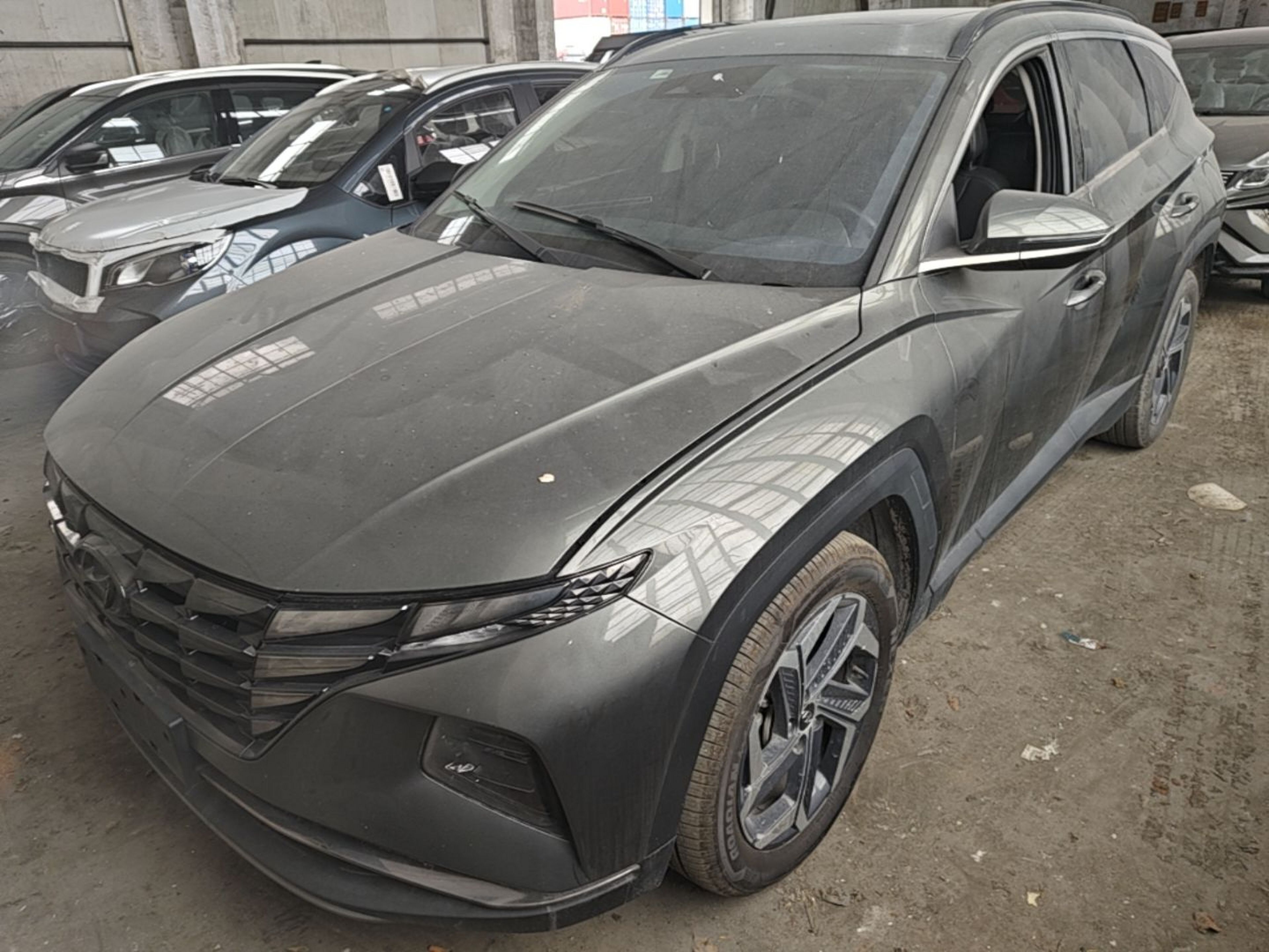 Под передней частью автомобиля